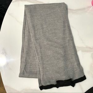Kate Spade Gray / Black Knit Scarf